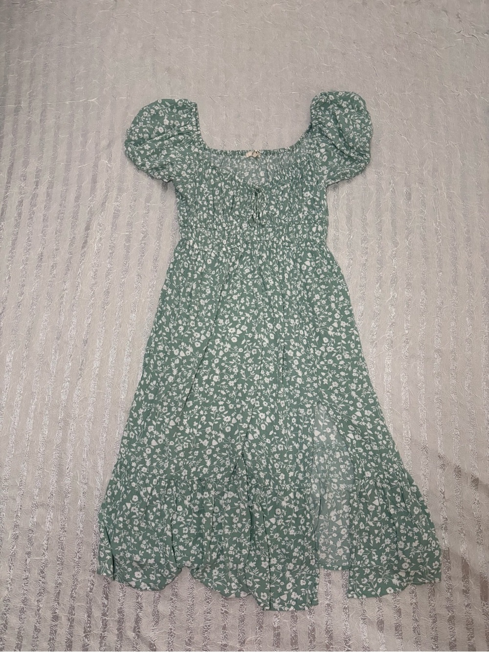 Blush Mint Pastel Green Floral Midi Dress with Puff Sleeves - size Medium